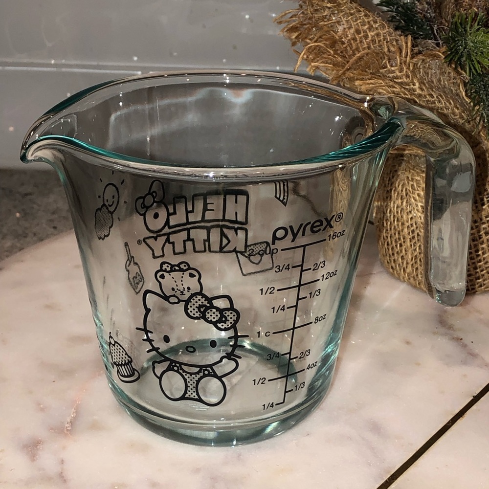 ✨NWT✨ Pyrex Hello Kitty Glass Measuring Cup - Picture 7 of 7